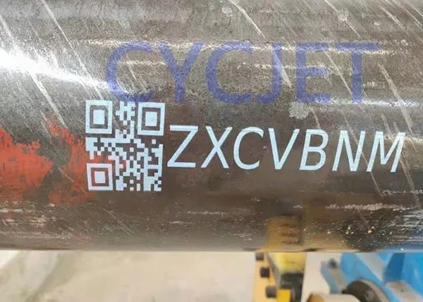 تحقق الطابعة النافثة للحبر C700 UV إمكانية تتبع رمز الاستجابة السريعة للأنابيب الفولاذية واللوحة الفولاذية